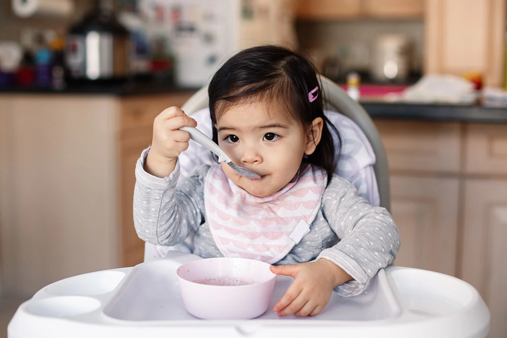 Pastikan asupan nutrisi si Kecil terpenuhi agar tumbuh kembangnya optimal.